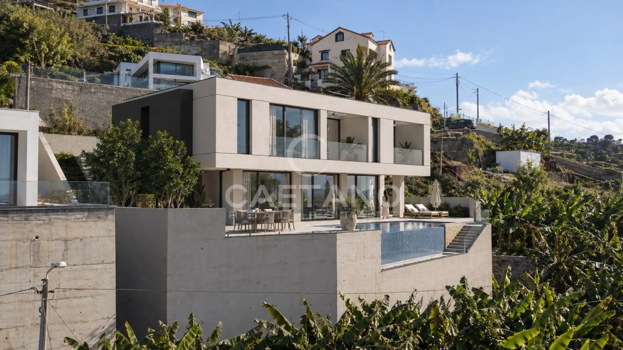 Moradia T4 para Venda em Ribeira Brava Foto 1
