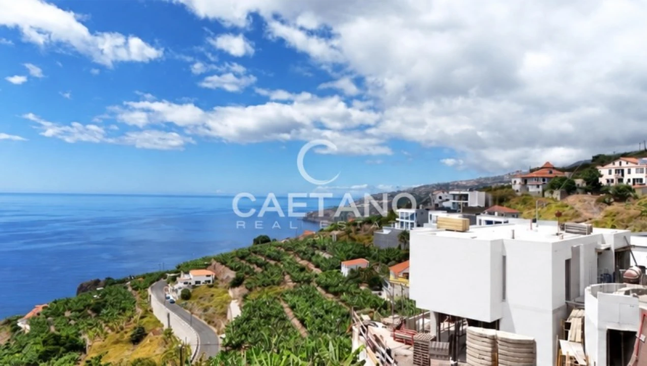 Moradia T4 para Venda em Ribeira Brava Foto 1