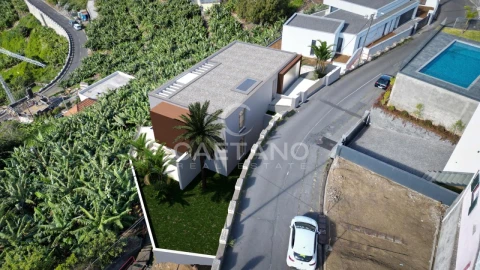 Moradia T4 para Venda em Ribeira Brava