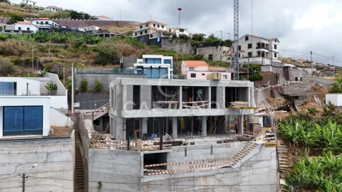 Moradia T4 para Venda em Ribeira Brava