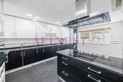 Moradia T4 para Venda em Carcavelos e Parede
