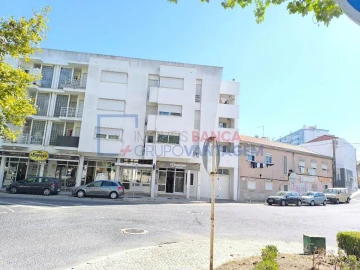 Apartamento T3 para Venda em Santa Iria de Azoia, São João da Talha e Bobadela
