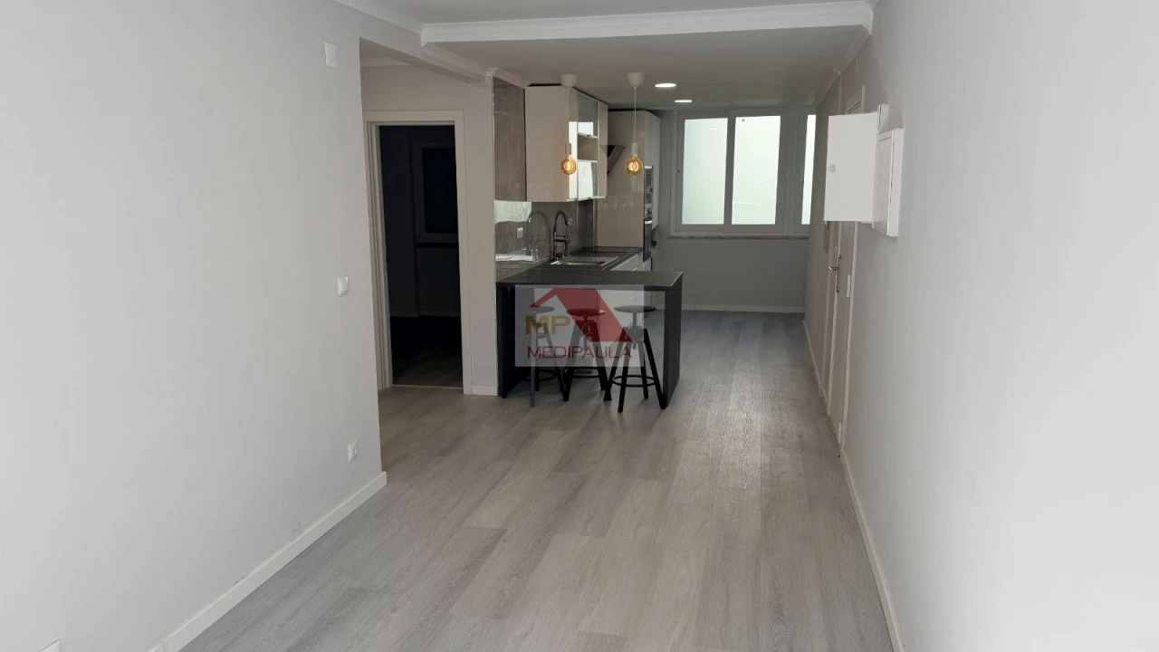 Apartamento T2 para Venda em Benfica Foto 5