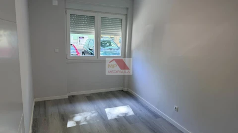 Apartamento T2 para Venda em Benfica