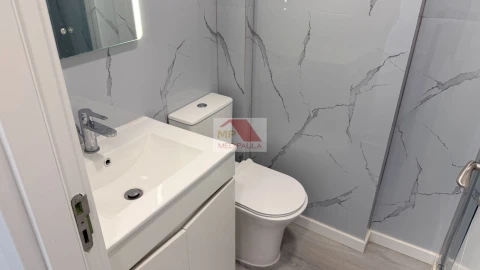 Apartamento T2 para Venda em Benfica
