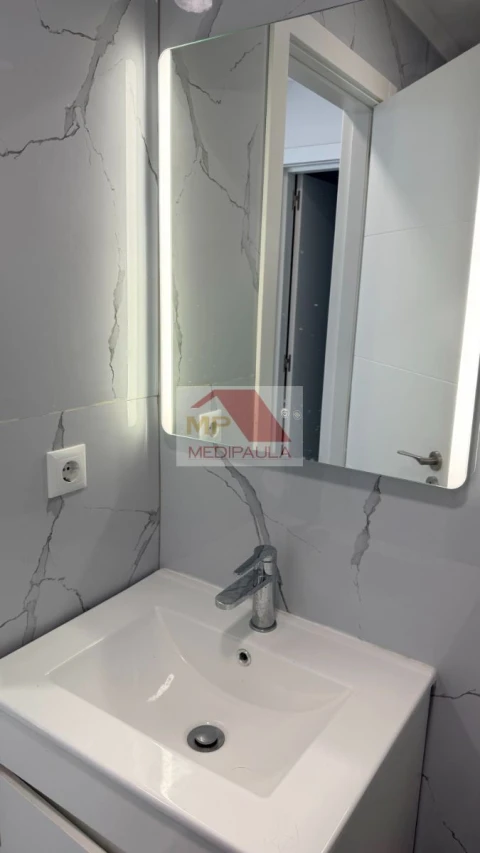 Apartamento T2 para Venda em Benfica