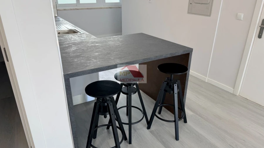 Apartamento T2 para Venda em Benfica Foto 4