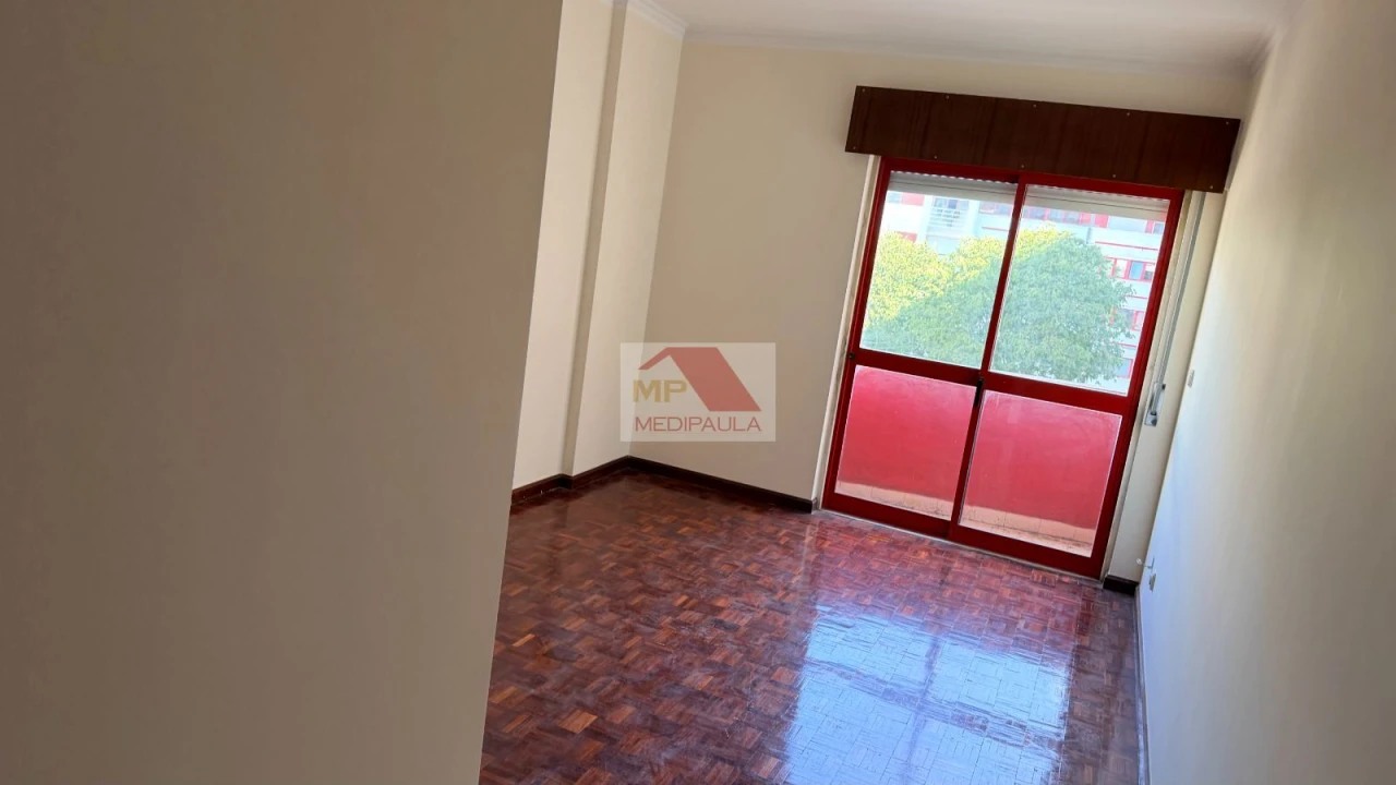 Apartamento T2 para Venda em Algueirão-Mem Martins Foto 8