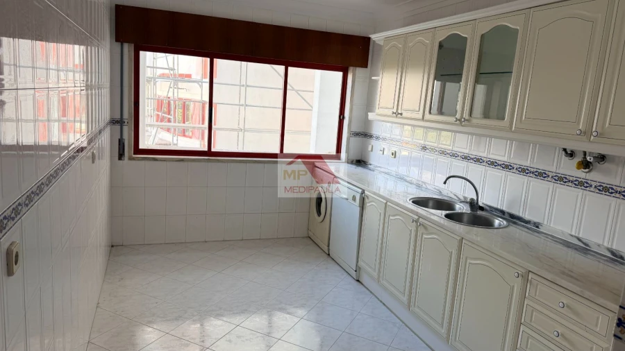 Apartamento T2 para Venda em Algueirão-Mem Martins Foto 2