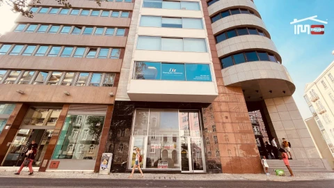 Loja para Arrendamento em Santo António
