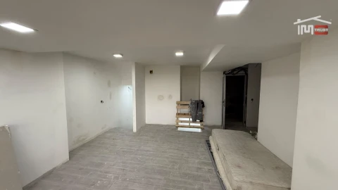 Loja para Arrendamento em Santo António