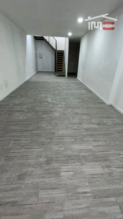 Loja para Arrendamento em Santo António