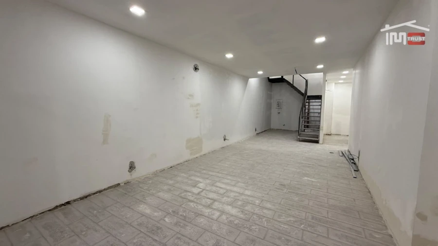 Loja para Arrendamento em Santo António Foto 18
