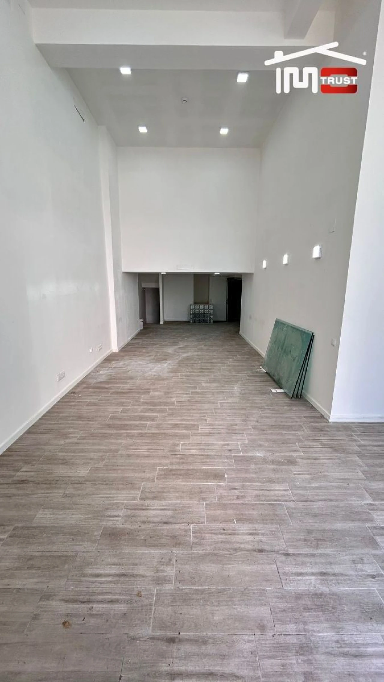 Loja para Arrendamento em Santo António Foto 30