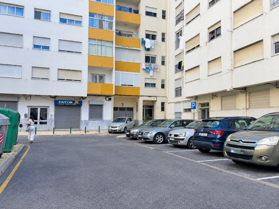 Apartamento T2 para Venda em Massamá e Monte Abraão Foto 5