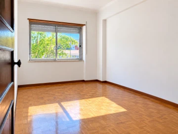 Apartamento T2 para Venda em Massamá e Monte Abraão