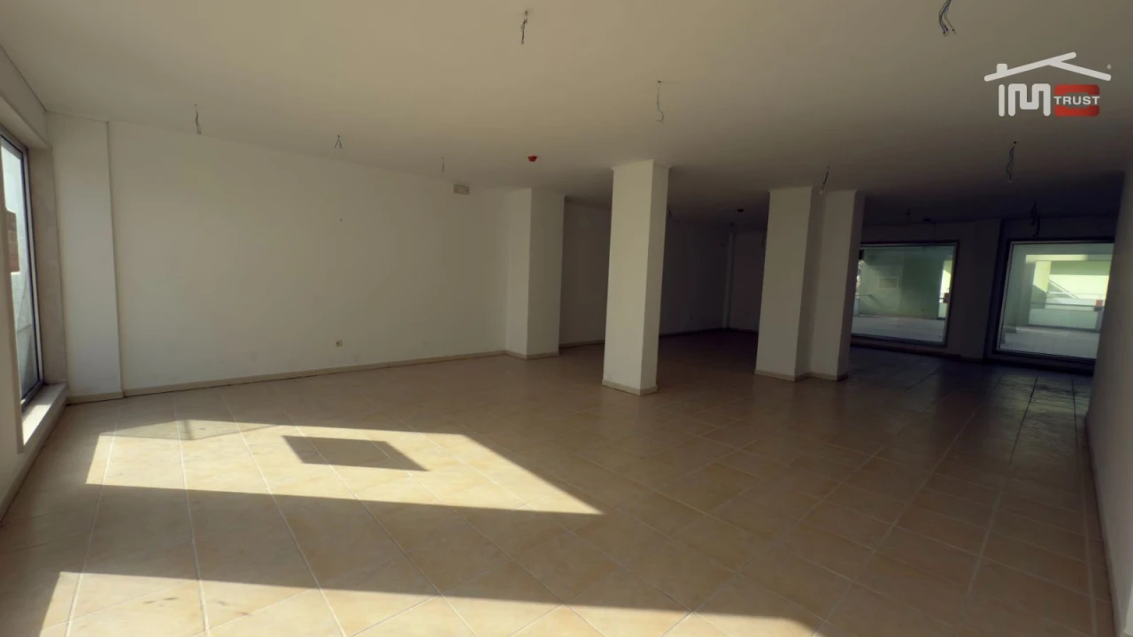 Loja para Venda em Camarate, Unhos e Apelação Foto 5