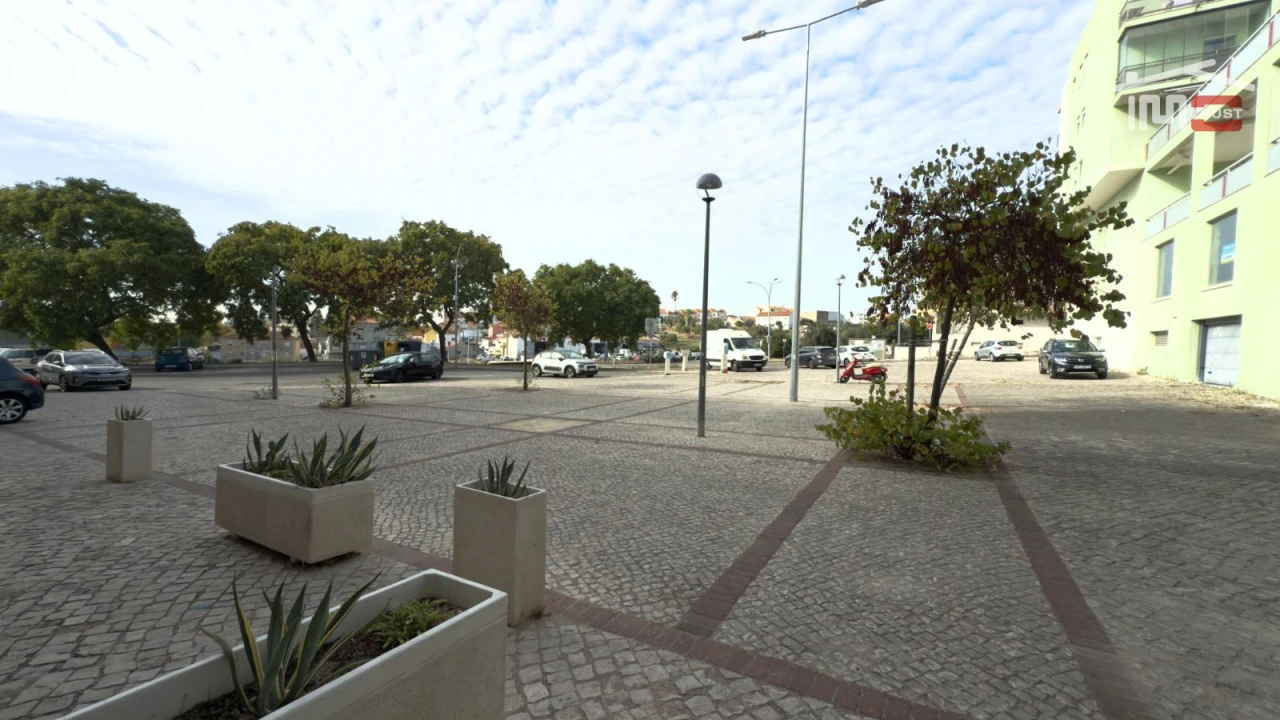 Loja para Venda em Camarate, Unhos e Apelação Foto 37