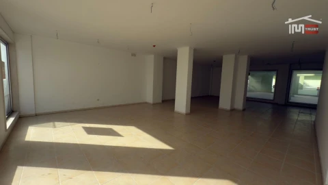 Loja para Venda em Camarate, Unhos e Apelação