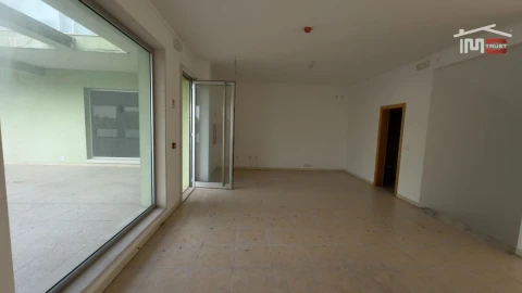 Loja para Venda em Camarate, Unhos e Apelação