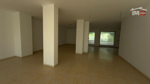 Loja para Venda em Camarate, Unhos e Apelação