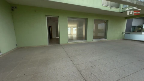 Loja para Venda em Camarate, Unhos e Apelação