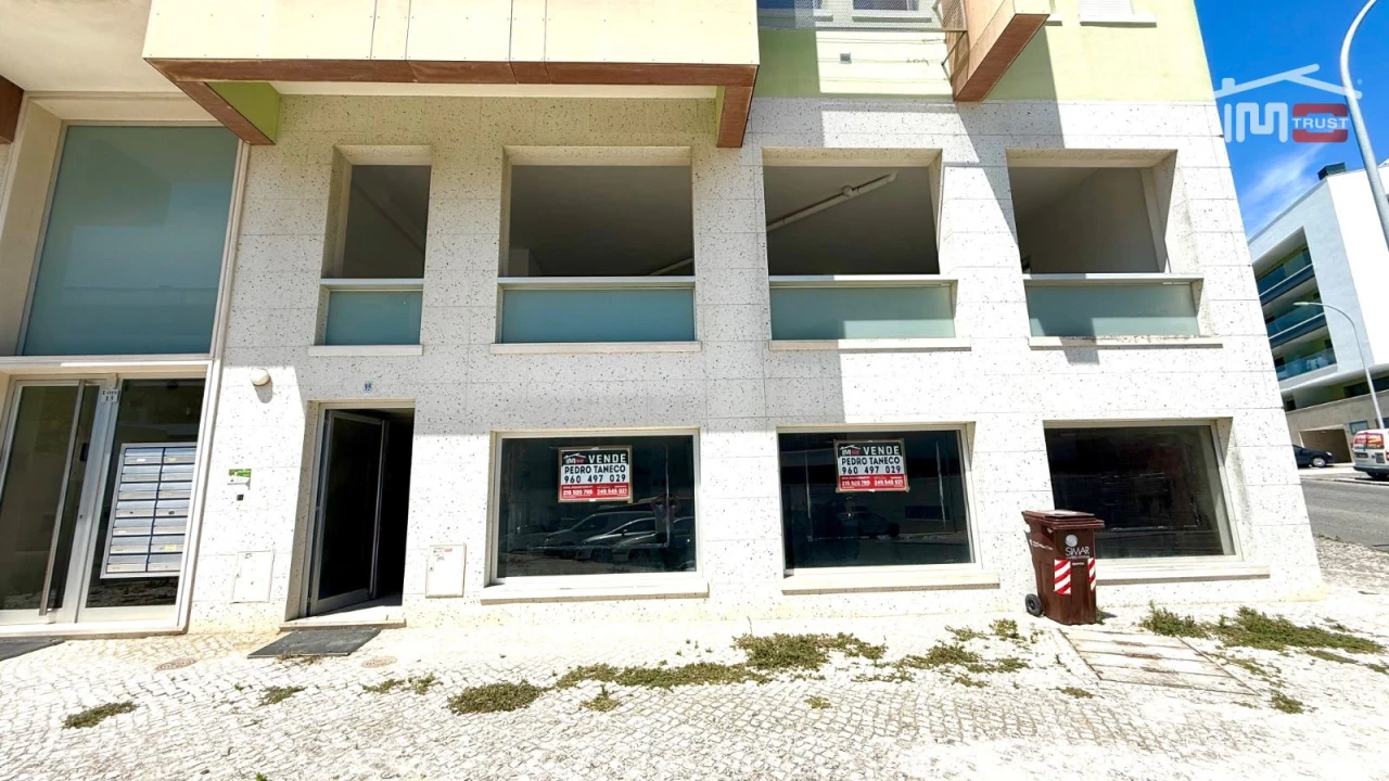 Loja para Venda em Camarate, Unhos e Apelação Foto 2