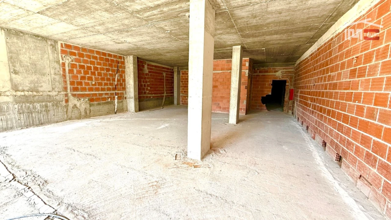 Loja para Venda em Camarate, Unhos e Apelação Foto 22