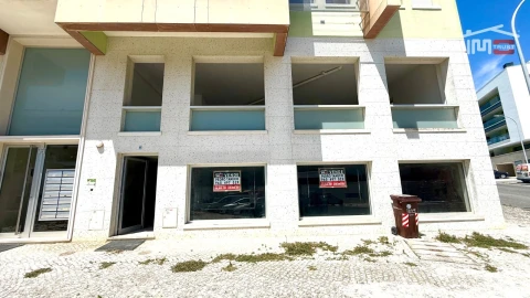 Loja para Venda em Camarate, Unhos e Apelação