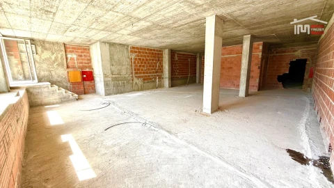 Loja para Venda em Camarate, Unhos e Apelação