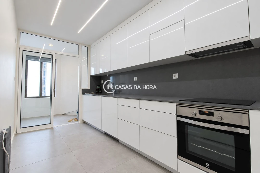 Apartamento T2 para Arrendamento em Lordelo do Ouro e Massarelos Foto 12
