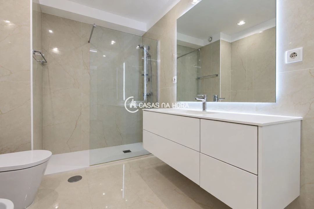 Apartamento T2 para Arrendamento em Lordelo do Ouro e Massarelos Foto 17