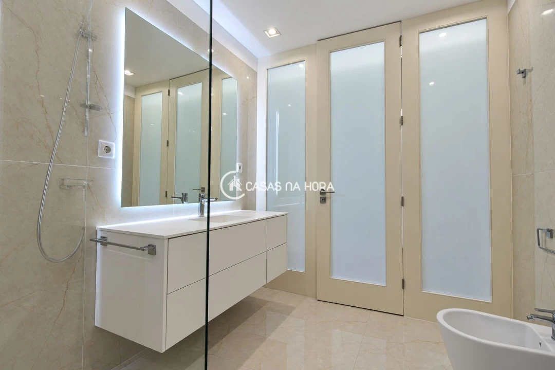 Apartamento T2 para Arrendamento em Lordelo do Ouro e Massarelos Foto 18