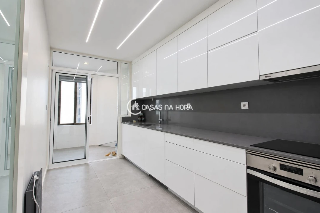 Apartamento T2 para Arrendamento em Lordelo do Ouro e Massarelos Foto 21