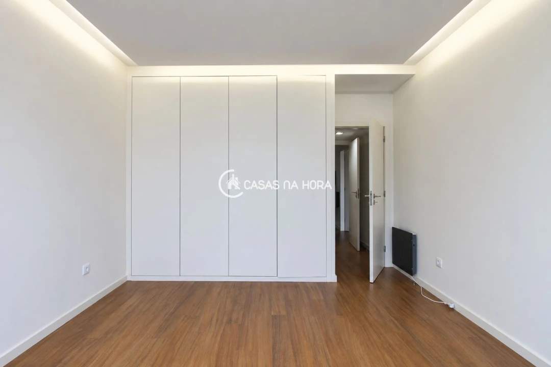 Apartamento T2 para Arrendamento em Lordelo do Ouro e Massarelos Foto 22