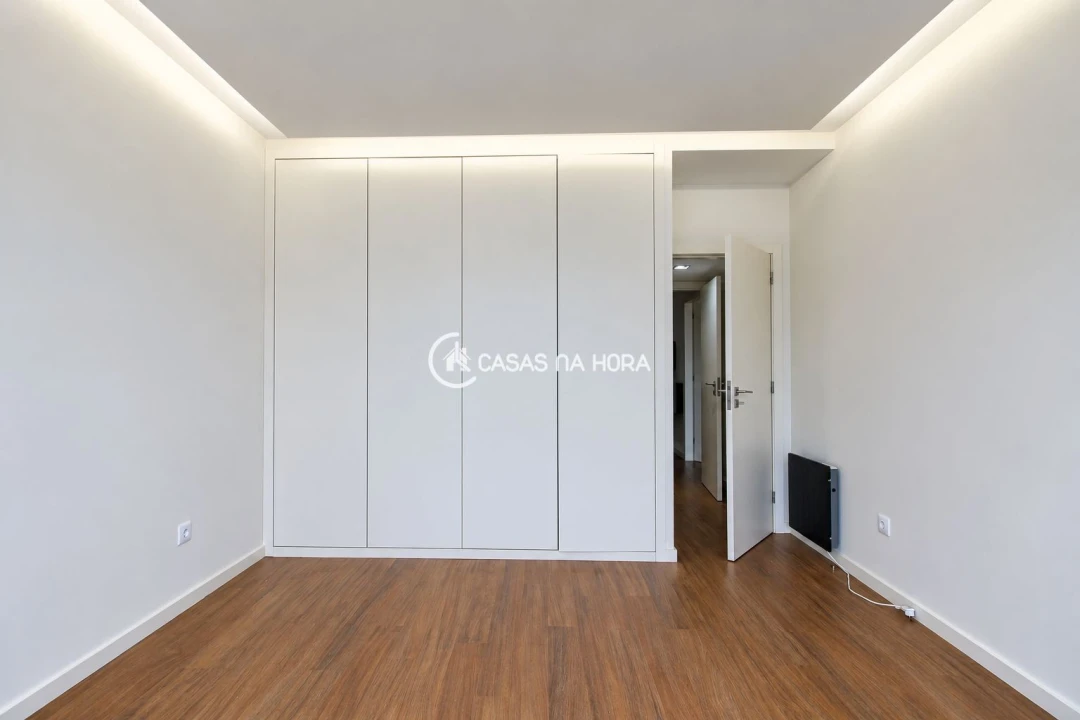 Apartamento T2 para Arrendamento em Lordelo do Ouro e Massarelos Foto 25