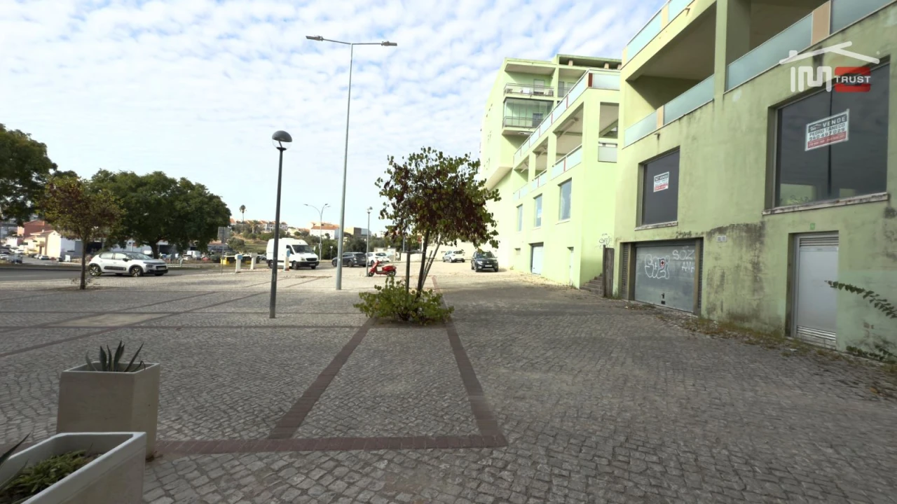 Loja para Venda em Camarate, Unhos e Apelação Foto 2