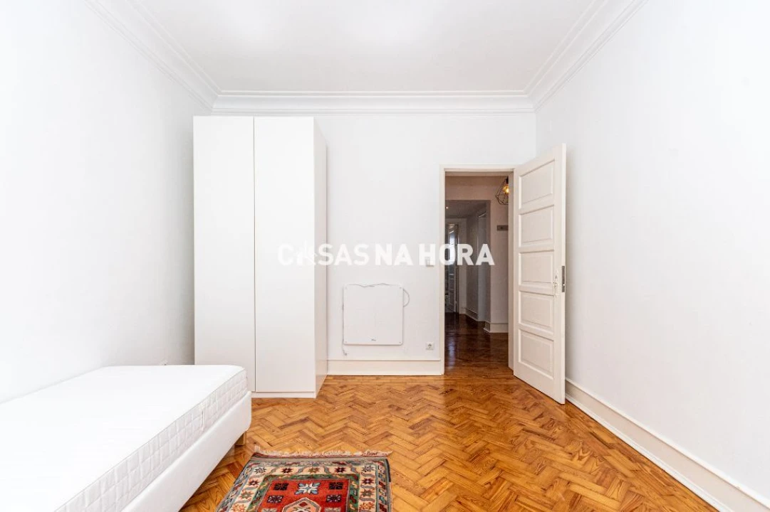 Apartamento T2 para Arrendamento em Campolide Foto 4