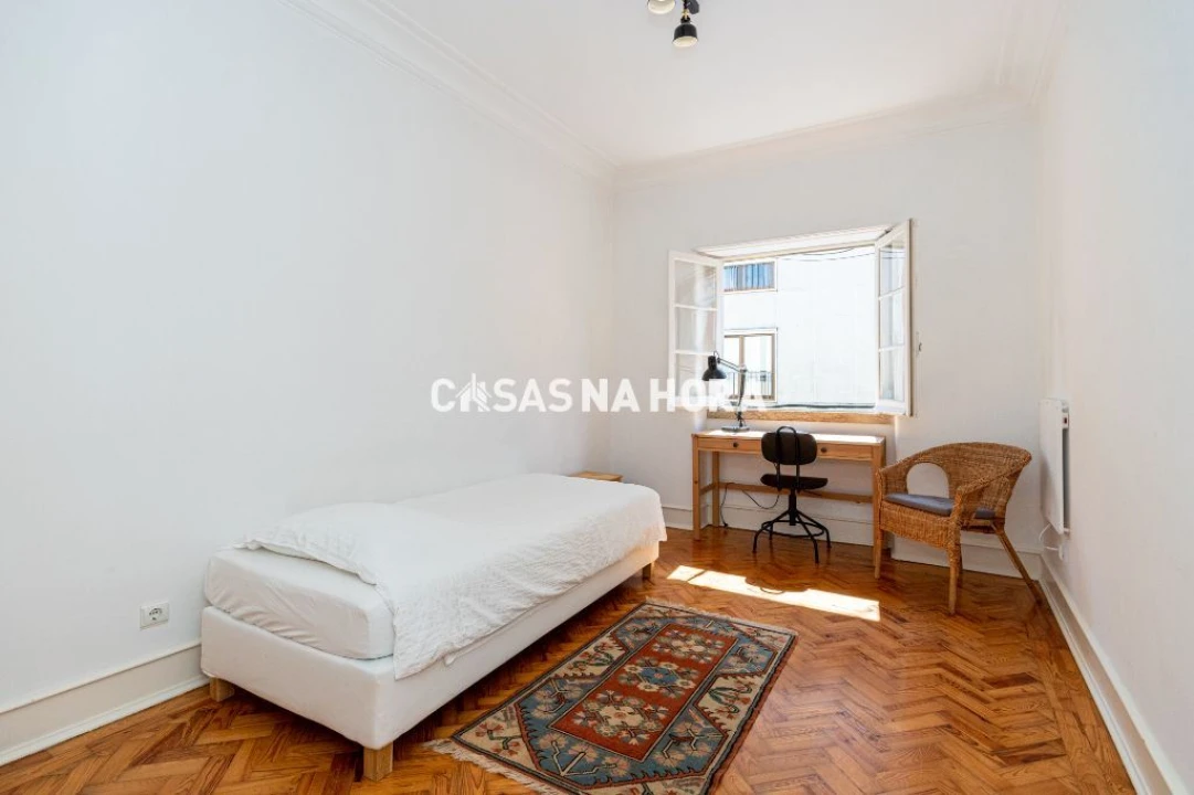 Apartamento T2 para Arrendamento em Campolide Foto 5