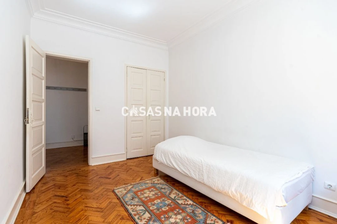 Apartamento T2 para Arrendamento em Campolide Foto 6