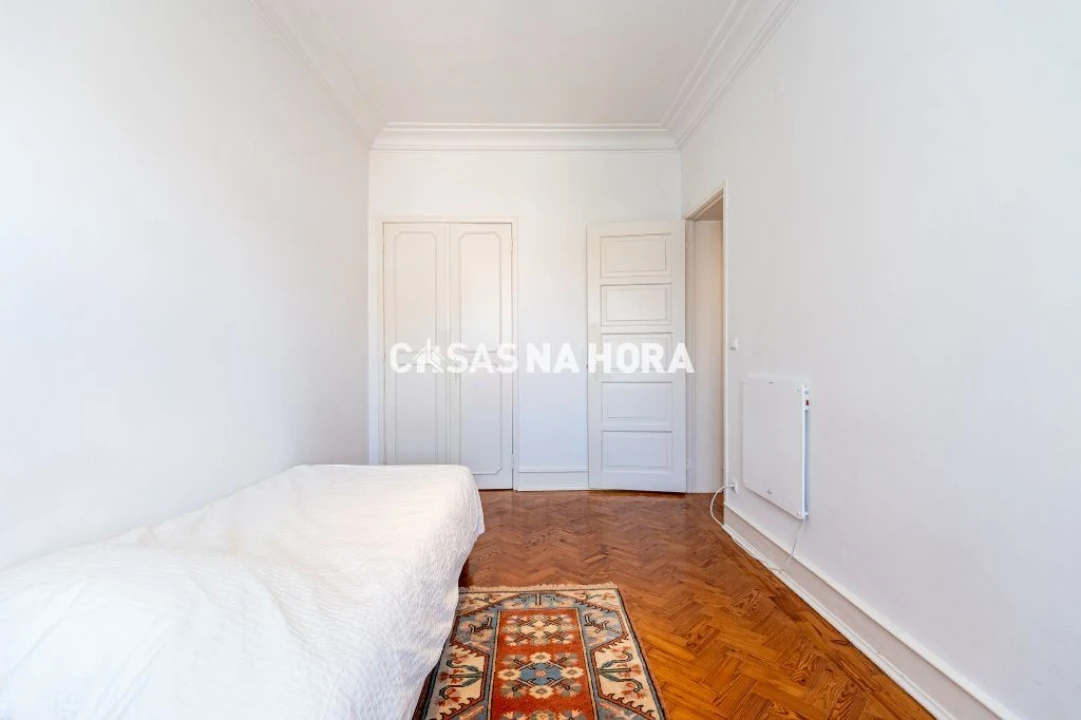 Apartamento T2 para Arrendamento em Campolide Foto 8