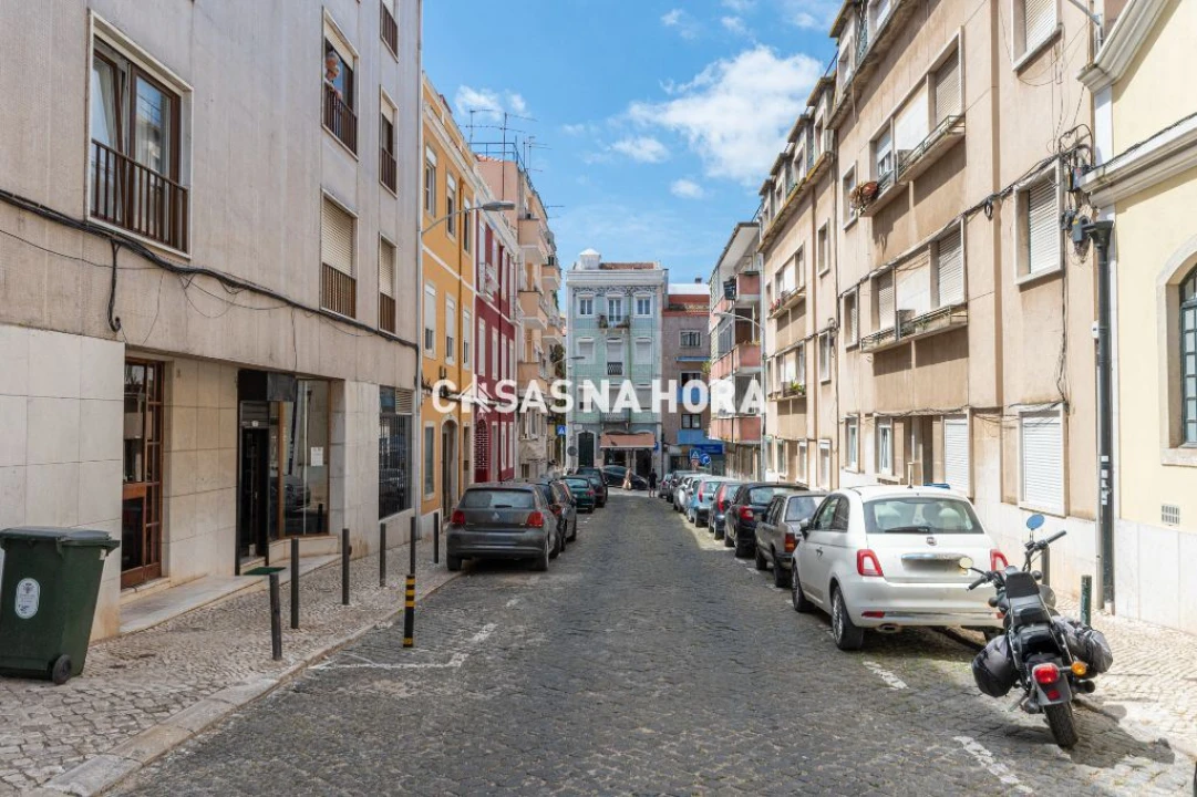 Apartamento T2 para Arrendamento em Campolide Foto 13