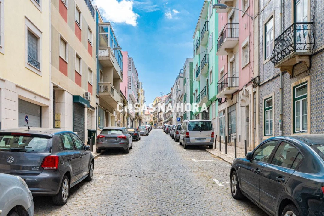 Apartamento T2 para Arrendamento em Campolide Foto 14