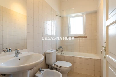Apartamento T2 para Arrendamento em Campolide
