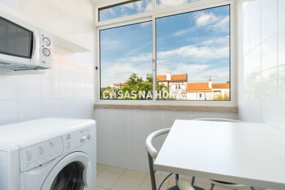 Apartamento T2 para Arrendamento em Campolide