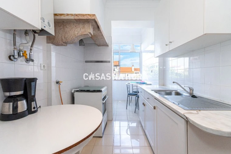 Apartamento T2 para Arrendamento em Campolide Foto 10