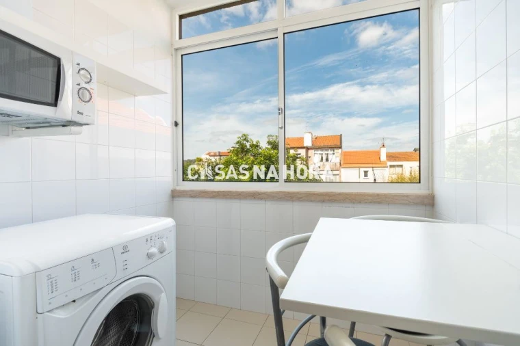 Apartamento T2 para Arrendamento em Campolide Foto 11