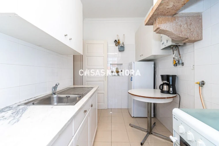 Apartamento T2 para Arrendamento em Campolide Foto 12