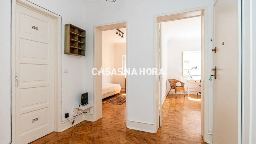 Apartamento T2 para Arrendamento em Campolide