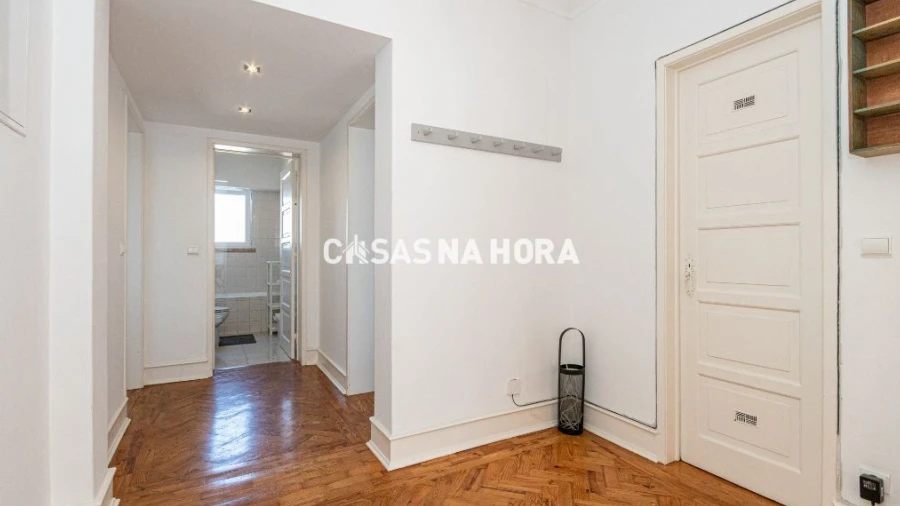 Apartamento T2 para Arrendamento em Campolide